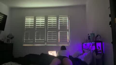 yourmila1 online show from February 27, 1:20 am