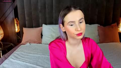 yourmoneyboss_nikki online show from November 15, 7:21 am