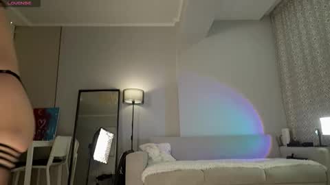 Luminous Luna online show from February 3, 2:10 pm