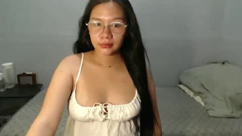 yoursexy_reb online show from February 8, 12:30 pm