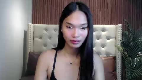 yoursluttyashxx online show from January 14, 4:37 pm