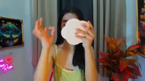 yourtinybunny online show from March 25, 11:28 am