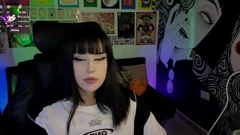    rawr   Anne Independent model      online show from November 21, 1:36 am