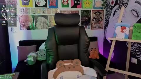    rawr   Anne Independent model      online show from March 25, 6:25 pm