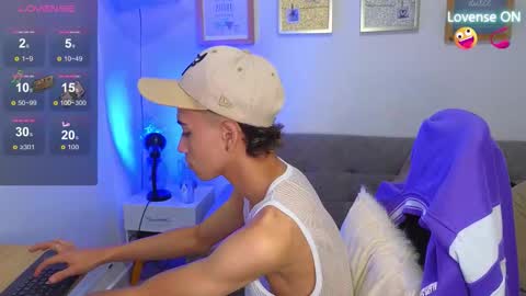 yulian_vasquez online show from November 22, 3:43 pm