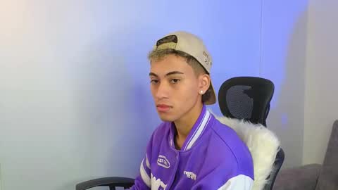 yulian_vasquez online show from October 4, 1:09 pm