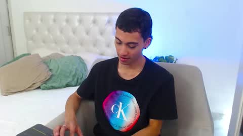 yulian_vasquez online show from February 12, 7:50 pm