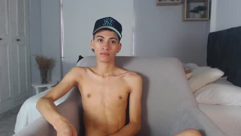 yulian_vasquez online show from March 10, 12:06 pm