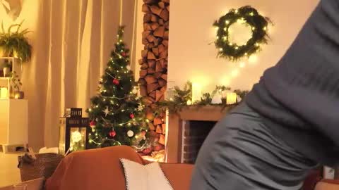 yulla dao online show from December 13, 7:53 pm