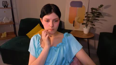 Yumi online show from March 7, 2:39 pm