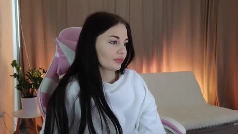 yumieast online show from January 15, 7:50 am