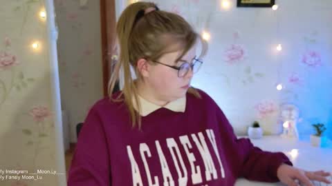 Polly online show from October 31, 4:40 pm