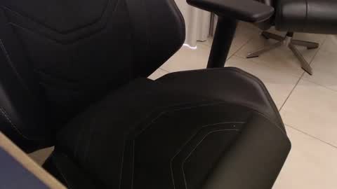 yuup online show from October 12, 1:26 pm