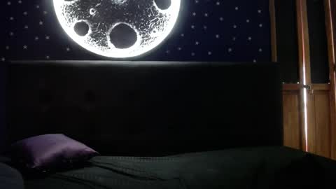 YUYIS online show from December 17, 11:39 am