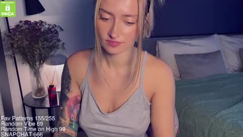 Snapshot of yvie_ chatting on February 13, 5:37 am The Queen Bitch of the United Kingdom online show from February 13, 5:37 am