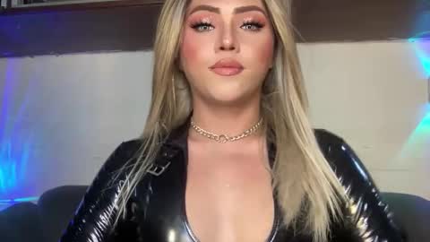 Miss Cali online show from October 23, 6:53 pm