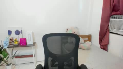 Yvonne online show from December 5, 1:16 am