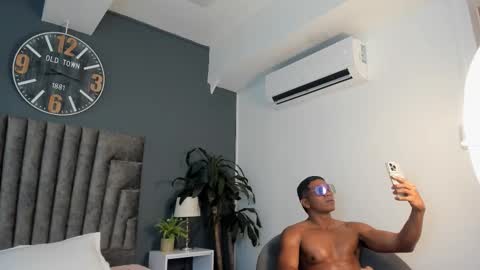 Snapshot of zac_haynes chatting on October 9, 8:47 pm zac online show from October 9, 8:47 pm