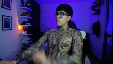 zac_muller1 online show from April 21, 1:42 am