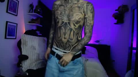 zac_muller1 online show from May 20, 11:16 am