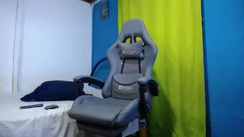 Snapshot of zackmontiel07 chatting on October 17, 10:08 am ZackMontiel07 online show from October 17, 10:08 am