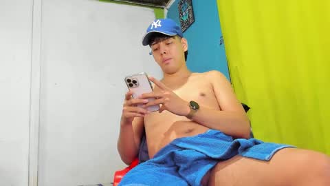 Snapshot of zackmontiel07 chatting on March 6, 8:19 am ZackMontiel07 online show from March 6, 8:19 am