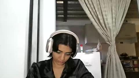 Zafiro online show from April 8, 7:50 pm