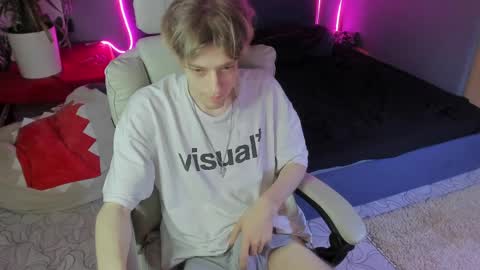 Kel online show from April 5, 8:17 pm