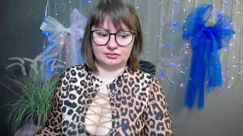 zannadreil online show from November 7, 8:33 pm