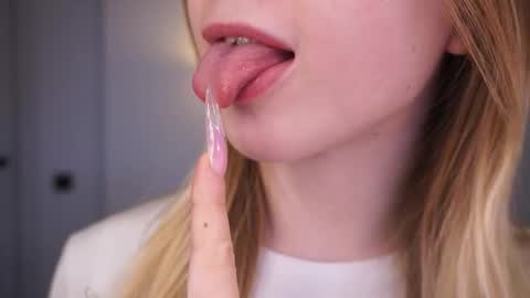 Criss  online show from February 22, 6:17 am