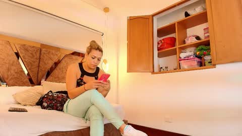 Zarah Andrews online show from October 3, 12:02 pm