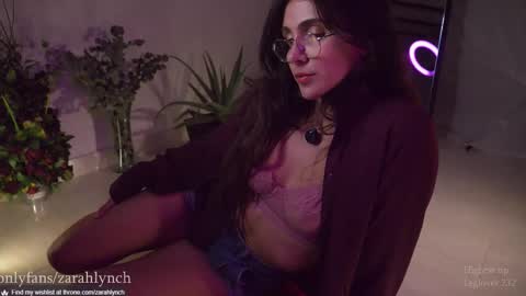 Snapshot of zarahlynch chatting on September 21, 1:42 am Miss Lynch   Next show  2911 online show from September 21, 1:42 am