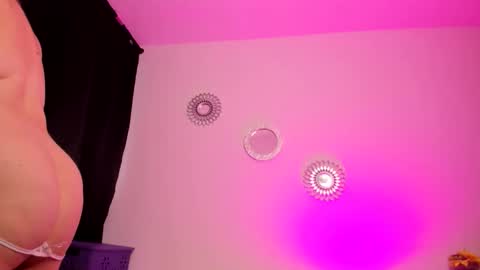 Zaritha Li online show from November 8, 10:51 am