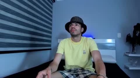 Snapshot of zaynshadow_ chatting on October 20, 6:51 am zaynshadow_ online show from October 20, 6:51 am