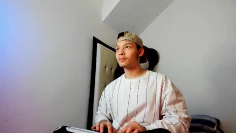 Snapshot of zeusjeff chatting on October 22, 5:54 am zeus online show from October 22, 5:54 am