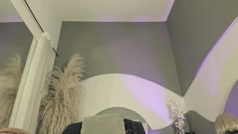 zhally_dee online show from May 25, 11:49 am