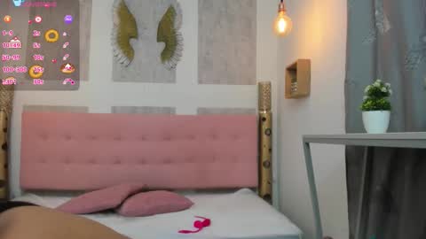 ZHAMIRA  ANDRES online show from January 18, 8:07 pm