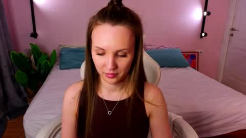 Zlata  Mon Tue Thu Fri Sun Sa GMT 3 0000pm - 0600pm  online show from April 3, 1:51 pm