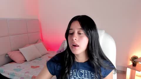 Snapshot of zoe_blake18 chatting on January 21, 5:20 pm Zoe online show from January 21, 5:20 pm