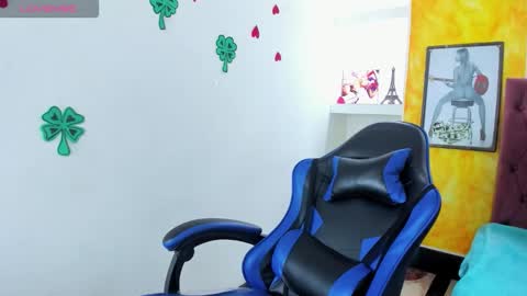 Z O E online show from March 28, 8:54 pm