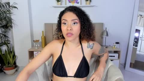 Zoe Gruber online show from August 6, 1:14 am
