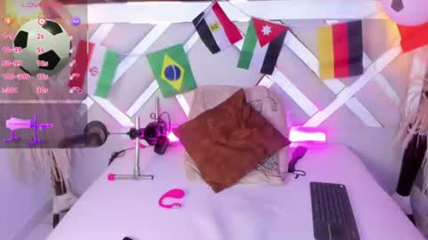 Zoey  online show from June 15, 2:25 am