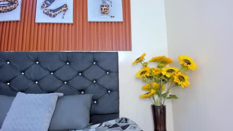 Zoe online show from October 30, 7:25 pm