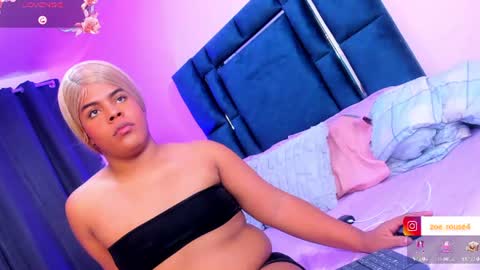 zoe_rosee4 online show from June 12, 11:09 am