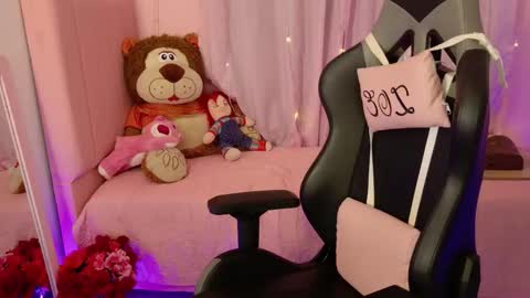 zoe_sullivan_ online show from March 9, 9:36 am