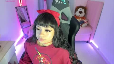 zoe_sullivan_ online show from February 18, 9:43 am