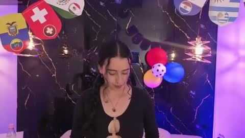 zoee online show from July 10, 11:37 am