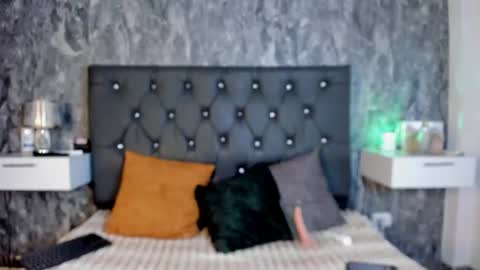 zoedeleon online show from June 15, 7:17 pm
