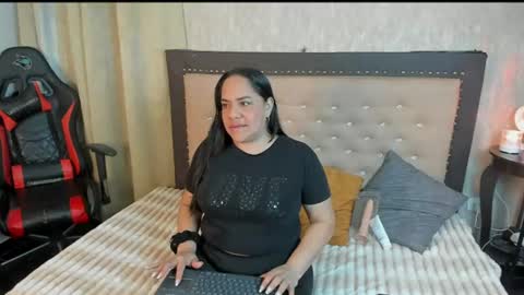 zoedeleon online show from June 29, 7:24 pm