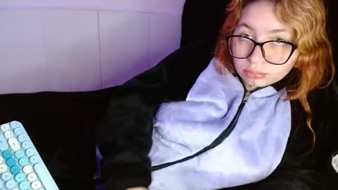 zoee jhonnyy online show from December 7, 11:45 am